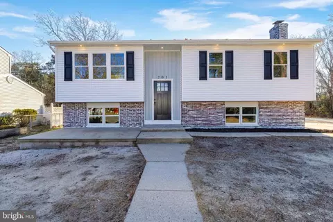 201 E Collings Dr, Williamstown, NJ 08094