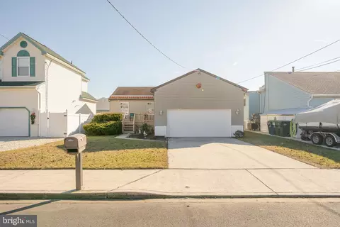 4 Travers Pl, Brigantine, NJ 08203