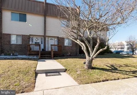 828 N Surrey Ave, Ventnor City, NJ 08406