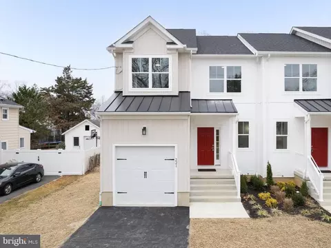 221 Grape St, Hammonton, NJ 08037