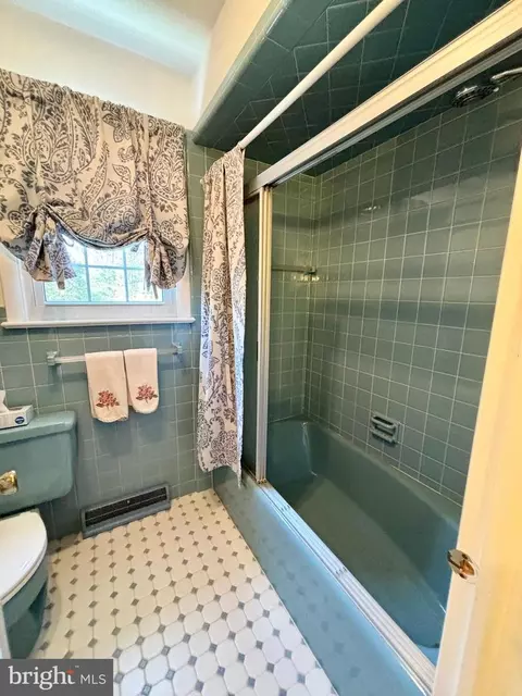 Bath - 145 E Weymouth Rd, Buena, NJ 08310 photo 4 of 6