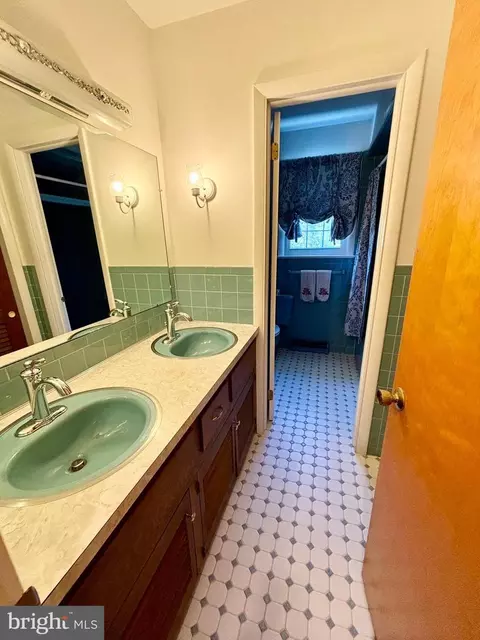 Bath - 145 E Weymouth Rd, Buena, NJ 08310 photo 3 of 6