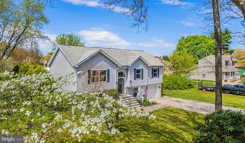 303 Lakeview Dr, Hammonton, NJ 08037