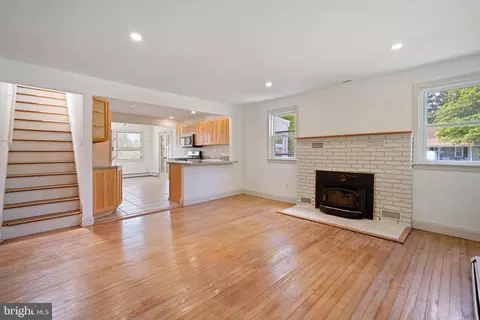 132 Shore Rd, Somers Point, NJ 08244