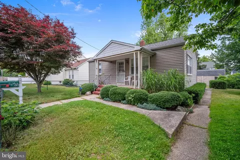 17 E Cedar Ave, Somers Point, NJ 08244