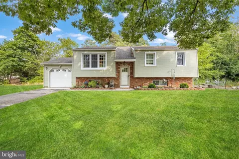 109 Cedar Lake Dr, Williamstown, NJ 08094