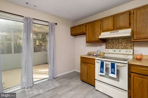 Entry Way - 722 Eagle Point Ct, Absecon, NJ 08205 photo 4 of 6