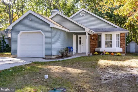 722 Eagle Point Ct, Absecon, NJ 08205