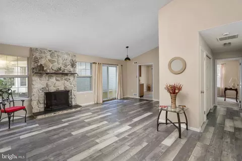 Living - 722 Eagle Point Ct, Absecon, NJ 08205 photo 1 of 4