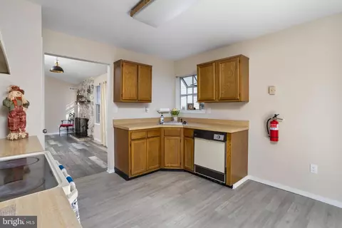 Entry Way - 722 Eagle Point Ct, Absecon, NJ 08205 photo 6 of 6