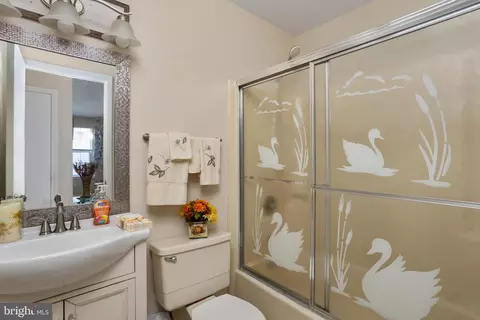 Bath - 722 Eagle Point Ct, Absecon, NJ 08205 photo 1 of 2