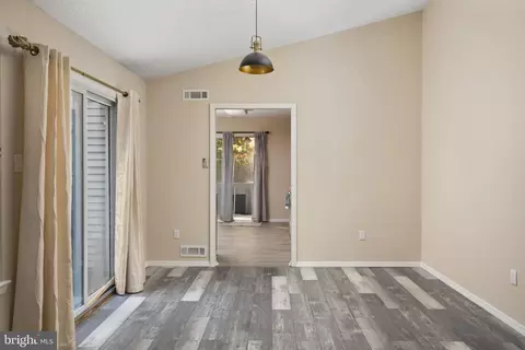 Entry Way - 722 Eagle Point Ct, Absecon, NJ 08205 photo 2 of 6