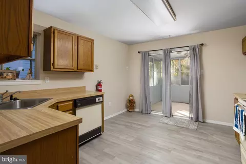 Entry Way - 722 Eagle Point Ct, Absecon, NJ 08205 photo 3 of 6