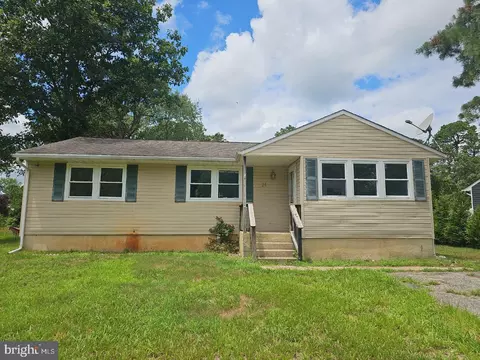 21 N River Dr, Williamstown, NJ 08094