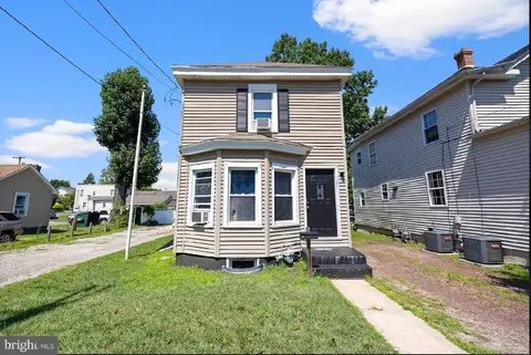 445 N 3rd St, Hammonton, NJ 08037