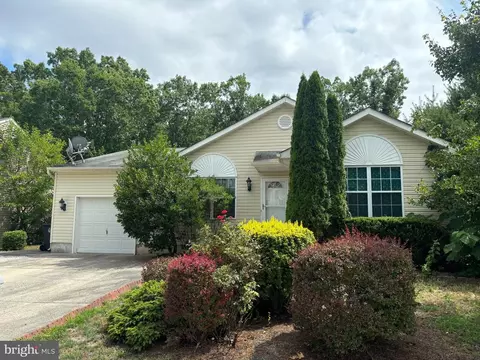 2 Clubhouse Ln, Mays Landing, NJ 08330