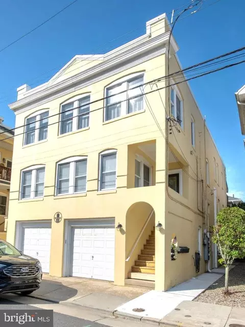 20 S Richards Ave, Ventnor City, NJ 08406