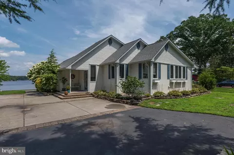 1311 W Riverside Dr, Mays Landing, NJ 08330