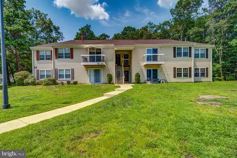 96 Club Pl, Absecon, NJ 08205