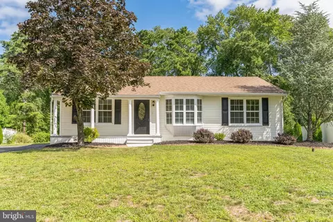 32 S River Dr, Williamstown, NJ 08094