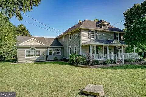 270 W 15th St, Hammonton, NJ 08037