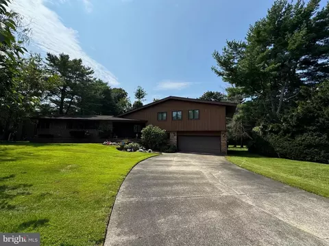 201 Arbor Ct E, Linwood, NJ 08221