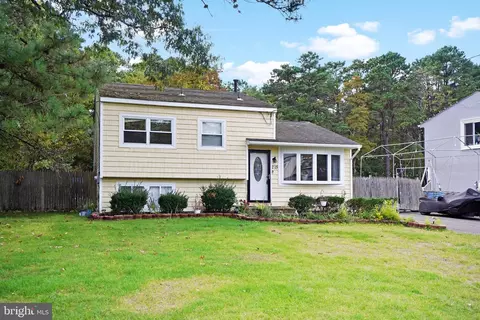 215 W Beach Rd, Williamstown, NJ 08094