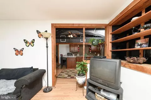 Entry Way - 300 Pine St, Hammonton, NJ 08037 photo 2 of 3