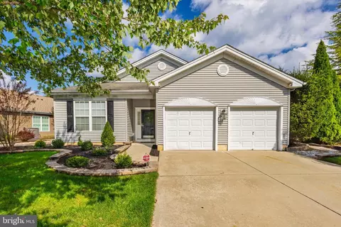 661 Cypress Point Dr, Egg Harbor City, NJ 08215