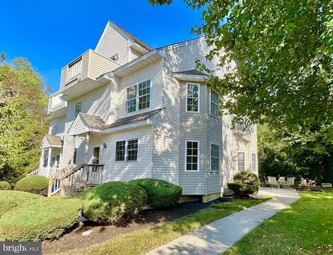 303 Maxwell Ct, Egg Harbor Township, NJ 08234
