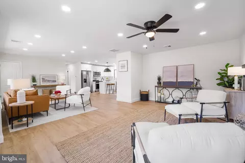 Entry Way - 437 4th, Galloway, NJ 08205 photo 2 of 3
