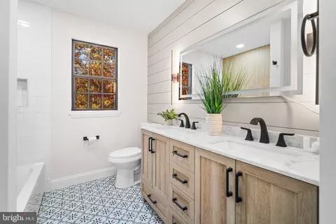 Bath - 437 4th, Galloway, NJ 08205 photo 3 of 4