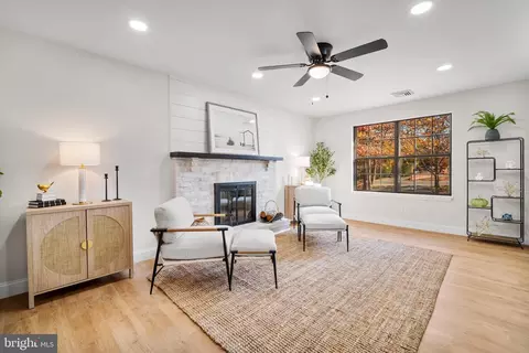 Living - 437 4th, Galloway, NJ 08205 photo 2 of 2