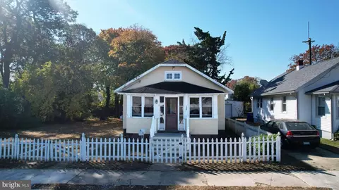 128 W Pierson Ave, Somers Point, NJ 08244