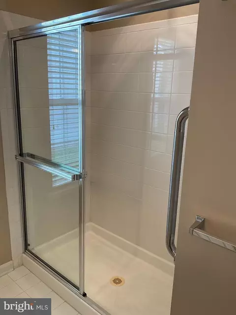 Bath - 32 Leah Ct, Hammonton, NJ 08037 photo 2 of 4