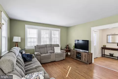 Entry Way - 232 Grape St, Hammonton, NJ 08037 photo 2 of 4