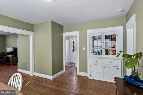 Entry Way - 232 Grape St, Hammonton, NJ 08037 photo 3 of 4