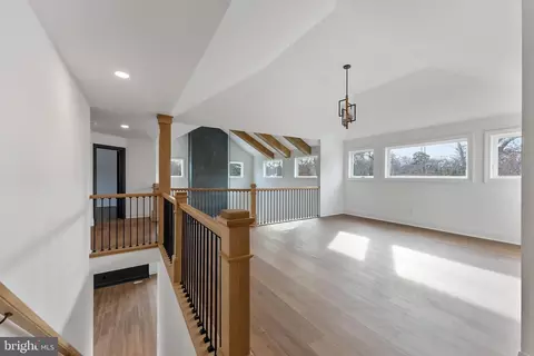 Entry Way - 424 E Brook Ln, Galloway, NJ 08205 photo 6 of 8