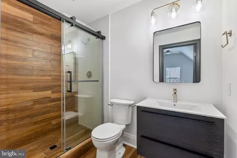 Bath - 424 E Brook Ln, Galloway, NJ 08205 photo 5 of 7