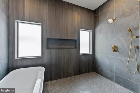Bath - 424 E Brook Ln, Galloway, NJ 08205 photo 2 of 7