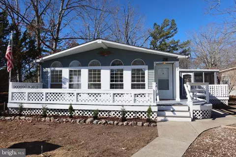 17 Chestnut Ct, Mays Landing, NJ 08330