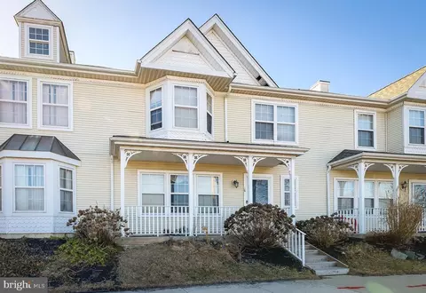 16 Lighthouse Ct, Atlantic City, NJ 08401