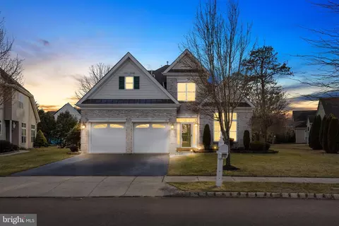 28 Vender Ln, Mays Landing, NJ 08330