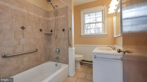 Bath - 1107 Breakers Ave, Absecon, NJ 08201 photo 1 of 2