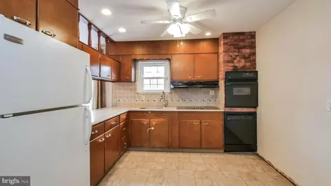 Entry Way - 1107 Breakers Ave, Absecon, NJ 08201 photo 1 of 7