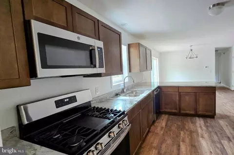 Entry Way - 625 Weymouth Rd, Buena, NJ 08310 photo 2 of 14
