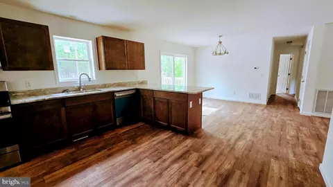 Entry Way - 625 Weymouth Rd, Buena, NJ 08310 photo 4 of 14
