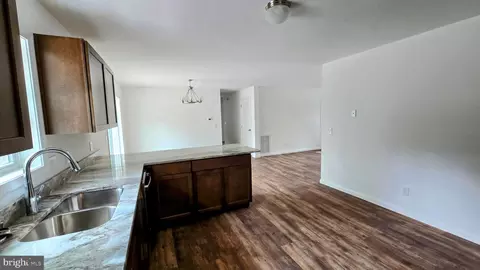 Entry Way - 625 Weymouth Rd, Buena, NJ 08310 photo 3 of 14