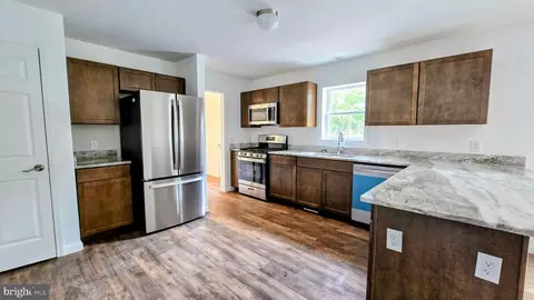 Entry Way - 625 Weymouth Rd, Buena, NJ 08310 photo 5 of 14