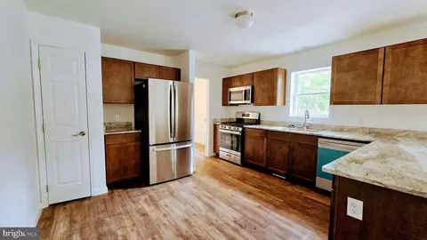 Entry Way - 625 Weymouth Rd, Buena, NJ 08310 photo 1 of 14
